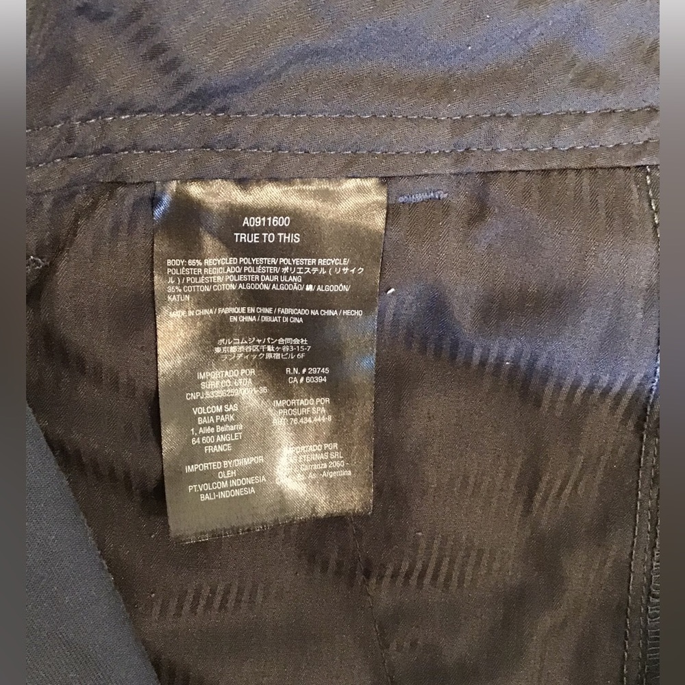 Volcom Shorts. Size 33. - image 7